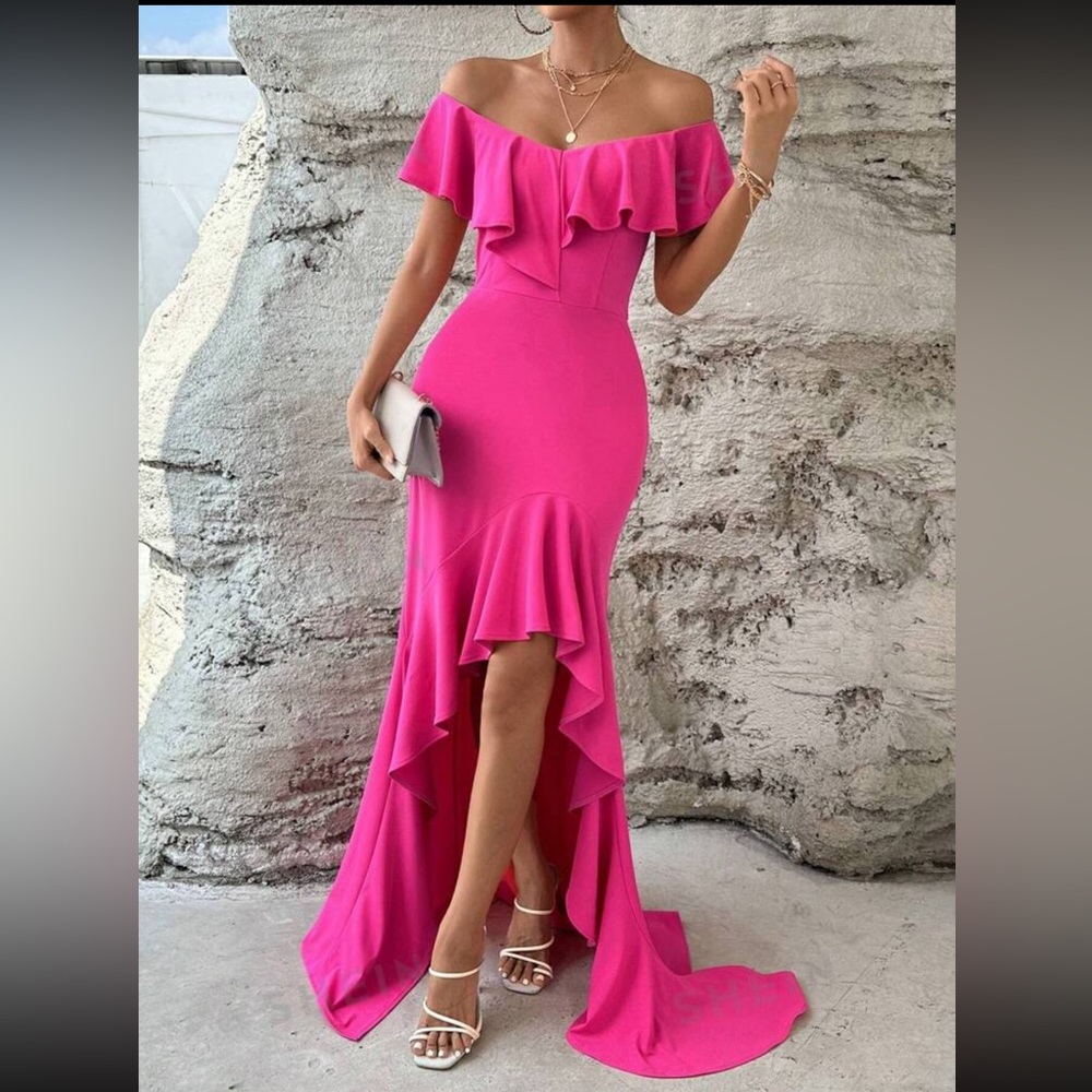 Privé Vestido de hombros descubiertos ribete con fruncido irregular bajo sirena